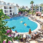 Aparthotel Club Anastasia - Family 3*